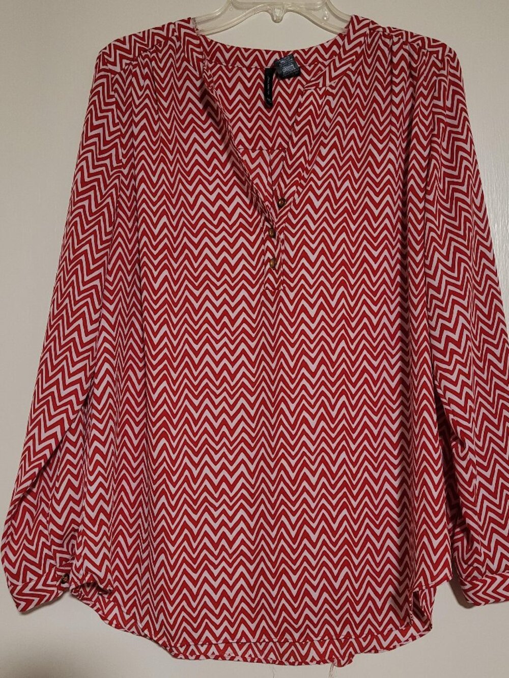 New Directions Red and White Chevron Print Long sleeve V-neck blouse, Large